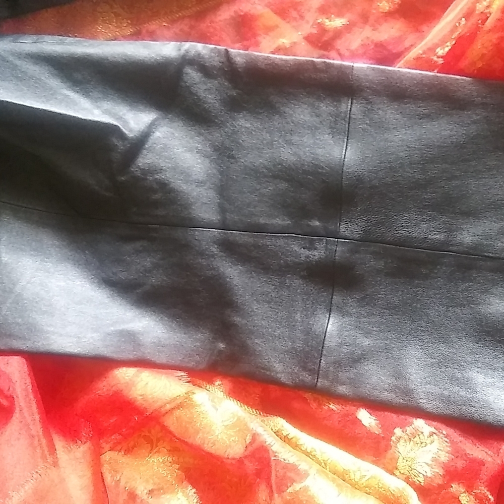 SOLD 💕St. John Napa Leather Stretch Pants - Picture 8 of 13